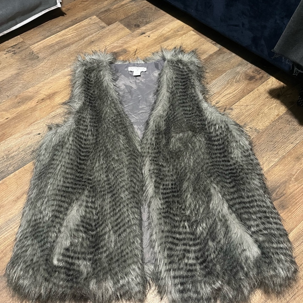 Women’s Cotton On Gray Faux Fur Vest size XS